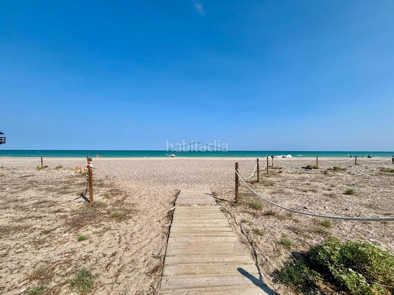 Foto 717c070f-8293-4aac-88f0-0a9522ac0519. Casa aparellada amb aparcament a Corinto-Almardà Sagunt