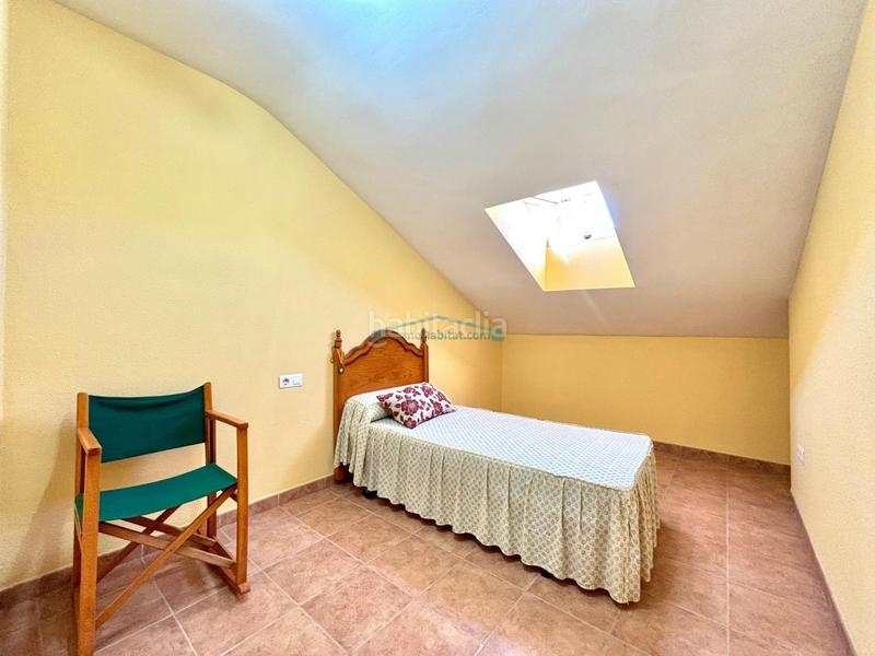 Foto 7e22cabe-7528-4bf1-81b4-c9e5a68d9dc7. Casa aparellada amb aparcament a Corinto-Almardà Sagunt