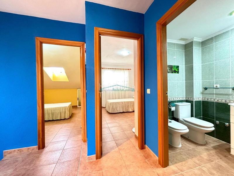 Foto 95da96e8-c7f1-4c4d-8c21-e887fa1f069e. Casa aparellada amb aparcament a Corinto-Almardà Sagunt