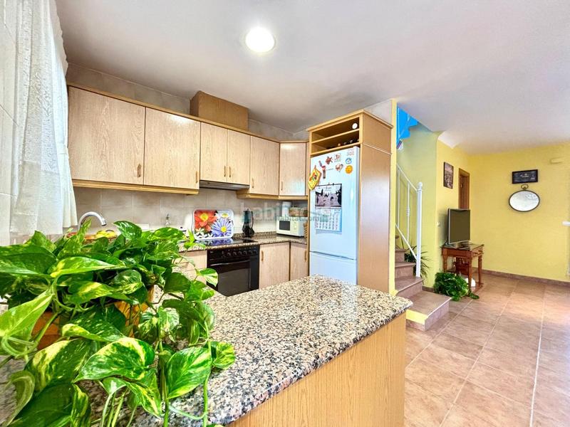 Foto 9afa4e02-4cc4-4e86-98cb-d1db23bb761e. Casa aparellada amb aparcament a Corinto-Almardà Sagunt