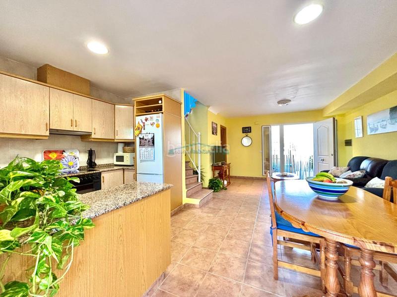 Foto a54114fb-8274-4370-8756-9b2b38d51498. Casa aparellada amb aparcament a Corinto-Almardà Sagunt