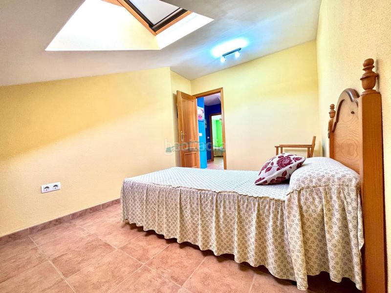 Foto a7a96288-b2e9-4cc7-8ebe-ec06b4b30186. Casa aparellada amb aparcament a Corinto-Almardà Sagunt