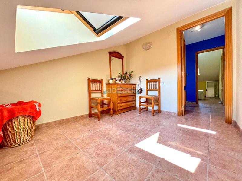 Foto b6ba4970-e5bf-4e80-8dc0-7533b54beaee. Casa aparellada amb aparcament a Corinto-Almardà Sagunt