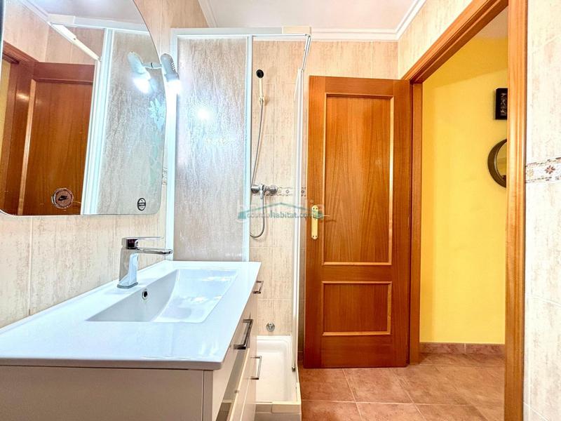 Foto c759e44c-e166-4b4e-813d-8d8d91139569. Casa aparellada amb aparcament a Corinto-Almardà Sagunt