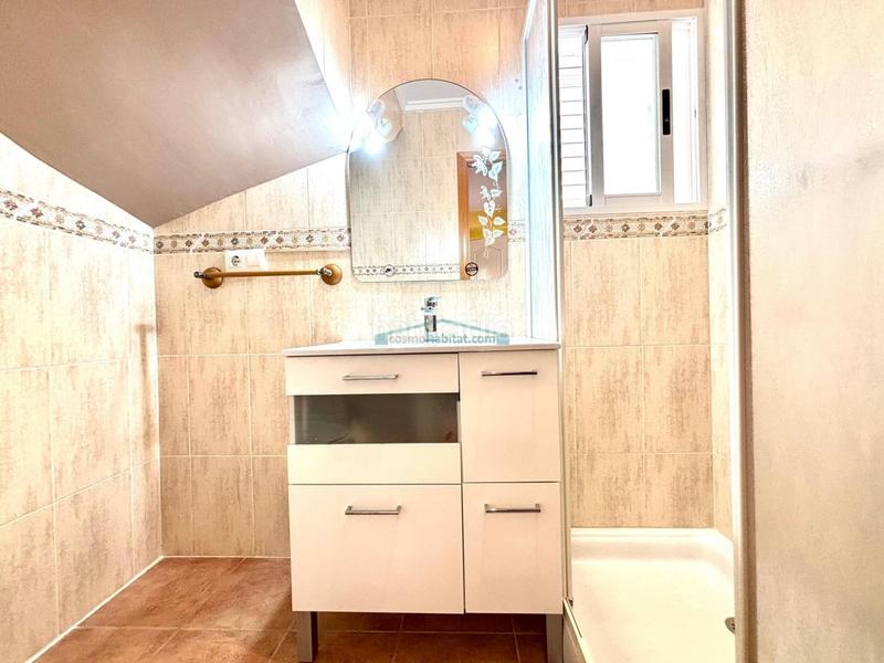 Foto e24eb724-e2eb-4ad1-a2eb-d6aeed73b7d7. Casa aparellada amb aparcament a Corinto-Almardà Sagunt