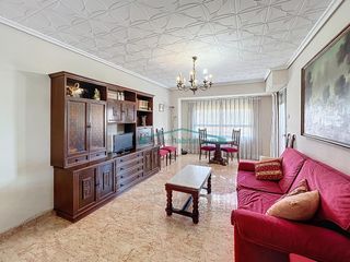 Rent Flat in Bonrepòs i Mirambell. Amplio piso en bonrepós i mirambell, con balcón y excelente dist