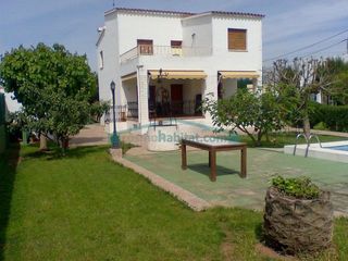 Xalet a El Grao. Villa reformada con piscina en castellón