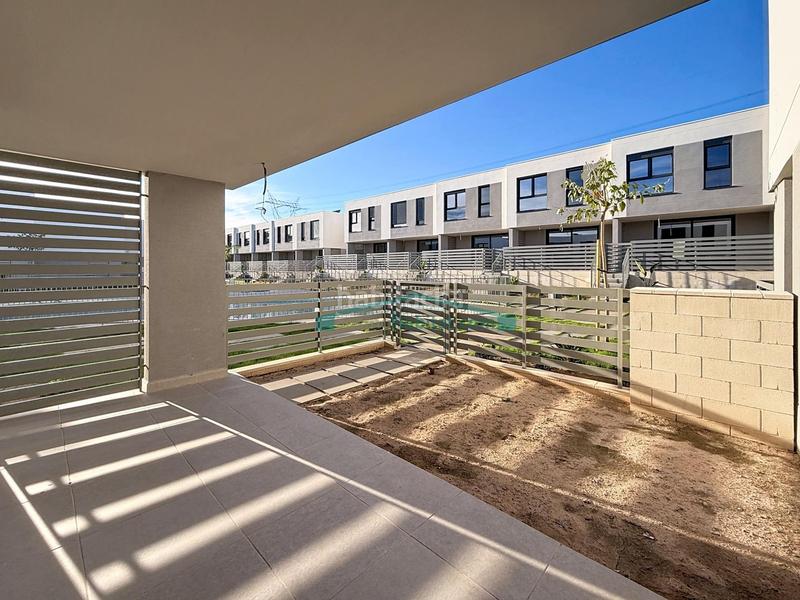 Foto 6d76a7d1-ebd4-4c21-aa65-f6f2cd5449e2. Affitto casa a schiera con riscaldamento parcheggio piscina in San Antonio de Benagéber