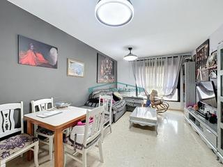 Appartement à Monserrat. Piso amplio, luminoso y bien ubicado con terraza interior, garaj