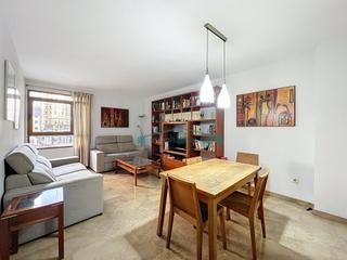 Piso en El Pilar. Exclusiva vivienda con terraza y excelentes zonas comunes junto