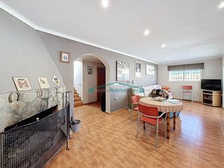 Chalet in Pedralba. Chalet amplio con parcela y piscina en nuda propiedad en pedralb