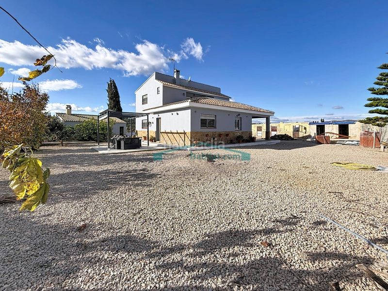 Foto 0d65775b-a66f-4b65-b874-cd54bf88e486. Xalet amb aparcament a Pedralba