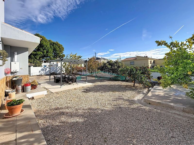 Foto 2275f9eb-5e73-4574-8032-3f5a045334e0. Xalet amb aparcament a Pedralba