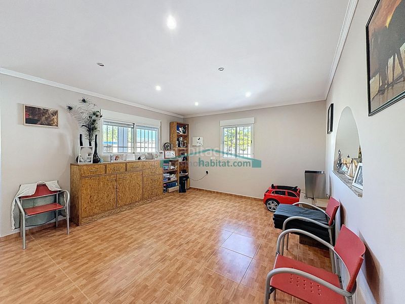 Foto 84b2ee74-5073-4e3a-8c55-650d8d0c79ee. Xalet amb aparcament a Pedralba