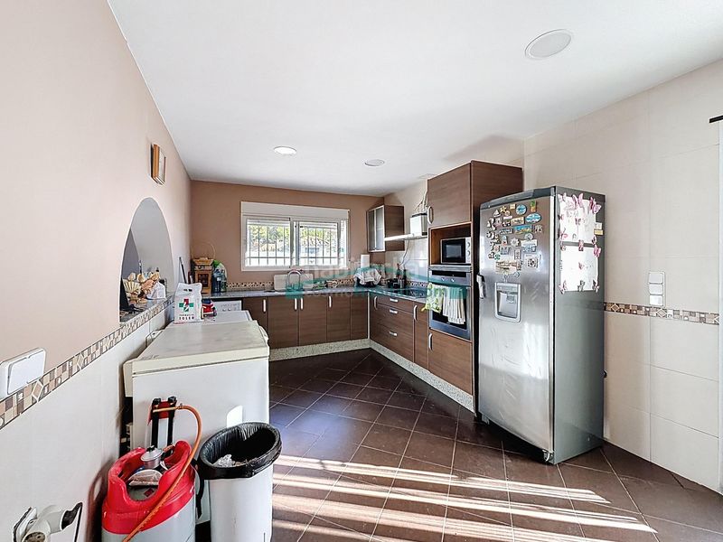 Foto a5f9b4fa-5655-492b-808c-73a91eee8926. Xalet amb aparcament a Pedralba