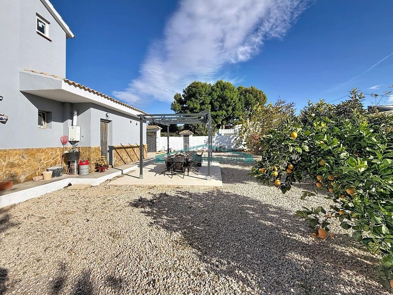 Foto ac4400b9-86db-46eb-9df6-d02a3c93ed78. Xalet amb aparcament a Pedralba