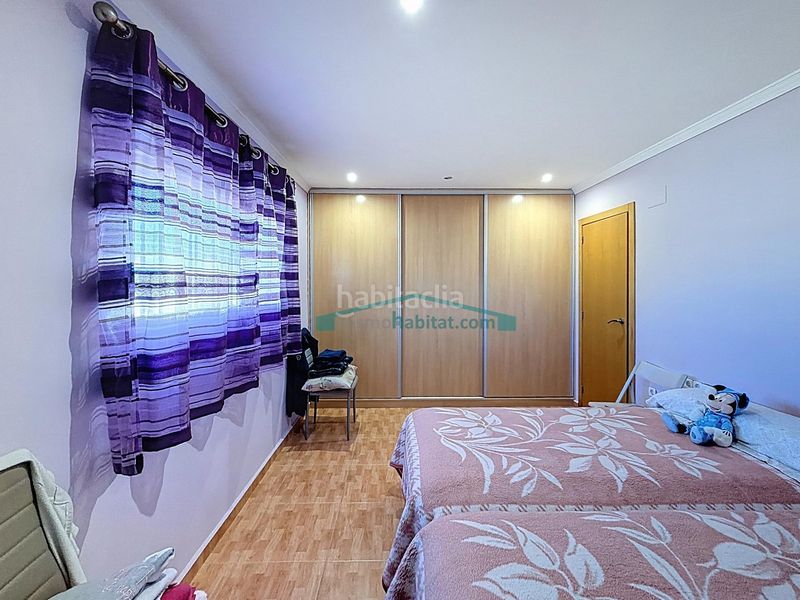 Foto c6cdb0fc-0ec4-42c1-ac27-891b43ea3803. Xalet amb aparcament a Pedralba