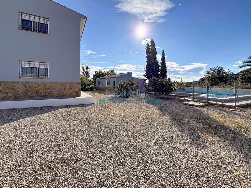 Foto c7b5b98a-d0e3-4a1c-87a7-c9c36fca1921. Xalet amb aparcament a Pedralba