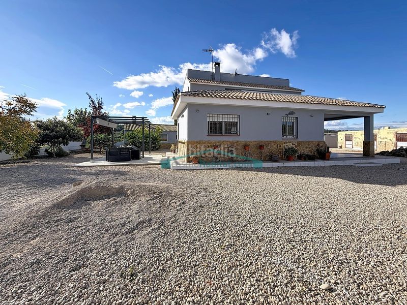 Foto e335cd01-07fc-4d14-a53f-6251527179be. Xalet amb aparcament a Pedralba