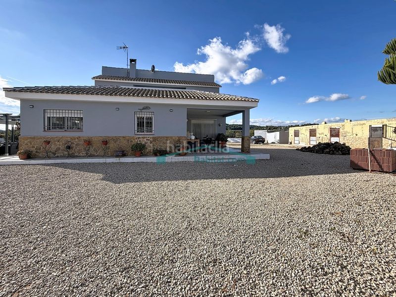 Foto f16e65d2-c4e1-45f5-955c-ada46a948c56. Xalet amb aparcament a Pedralba