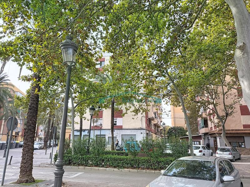 Foto bd5a9dec-6297-4e25-a6ad-6d669bb777da. Piso  con buena distribución y muchas posibilidades en Ciutat Fallera, en Valencia