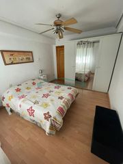 Piso en Soternes. Vivienda con terrazas y metro en la puerta  avenida del cid, val