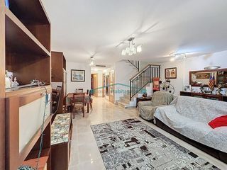 Casa adossada a Sotolivar-Mas del Rosari. Amplio chalet adosado en residencial con piscina y garaje en pat