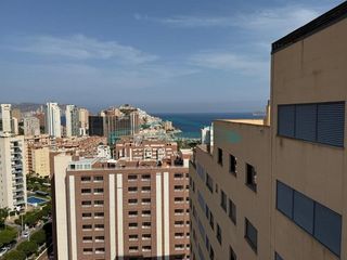 Àtic a Bulevar-Puerta Mítica. Ático dúplex con solárium y vistas al mar en villajoyosa  puerta