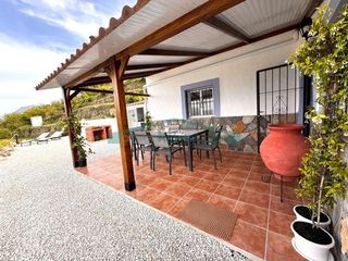 Chalet en Tárbena. Encantadora casa en tàrbena con terrazas y entorno natural