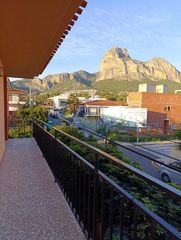 Xalet a La Paz. Chalet independiente con jardín, terraza y vistas en polop