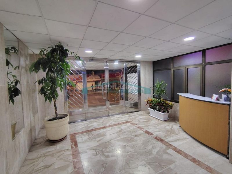 Foto da6bf8d5-d318-4fa1-9c2b-e2aee6704f6b. Apartament amb aparcament piscina a Playa Levante Benidorm