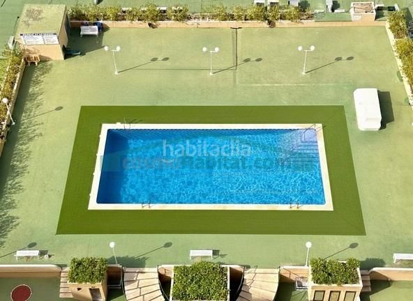 Foto 89598a50-2613-4b66-892a-c3b016257c11. Apartament amb aparcament piscina a Playa Levante Benidorm