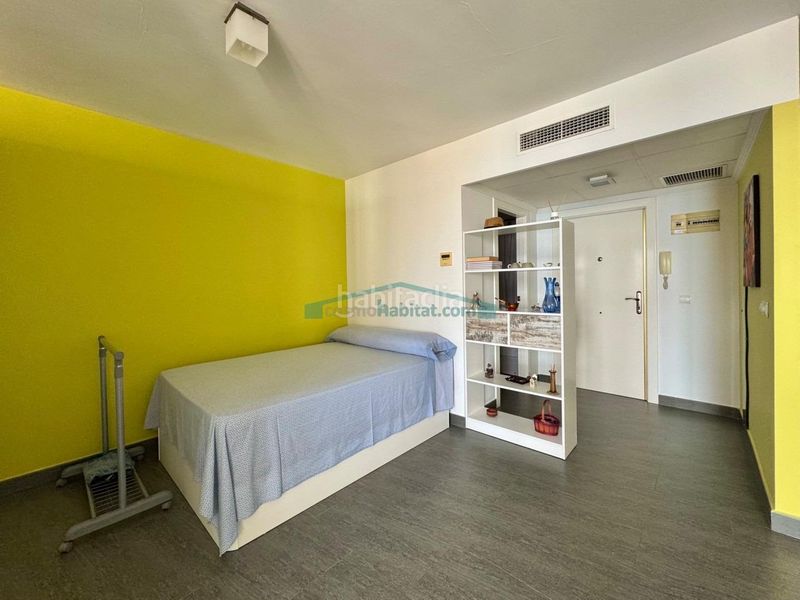 Foto cf098995-a3de-47b8-967c-b6d9fb351bf1. Apartament amb aparcament piscina a Playa Levante Benidorm