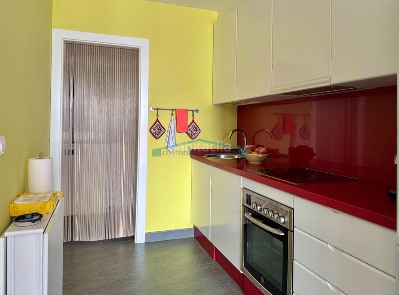 Foto d0c3ee2b-667d-48c3-ac9b-fb021aed693f. Apartament amb aparcament piscina a Playa Levante Benidorm