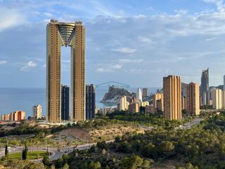 Apartament a Via Parque. Oportunidad única piso moderno con terraza y vistas espectacular