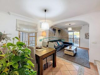 Xalet a Casco Urbano. Impresionante chalet en náquera, listo para disfrutar