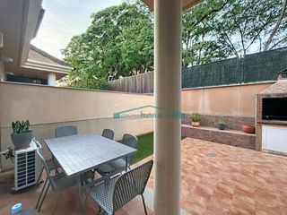Casa adossada a Sotolivar-Mas del Rosari. Amplio chalet adosado en residencial con piscina y garaje en pat