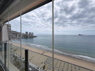 Piso en Playa Levante. Apartamento exclusivo frente al mar en playa de levante  benidor