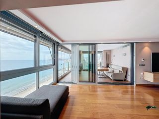 Etagenwohnung in Playa Levante. Apartamento exclusivo frente al mar en playa de levante  benidor