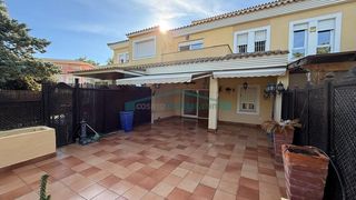 Casa adossada a Alicante Golf. Casa adosada en primera línea de golf  exclusividad, luz y ampli
