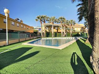 Rent Semi detached house in San Antonio de Benagéber. Magnífico adosado en urbanización privada en san antonio de bena