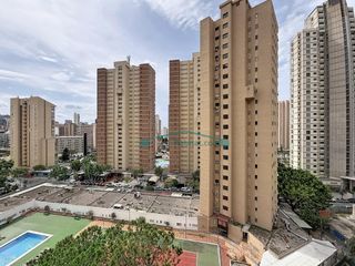 Pis a Levante Alto. Apartamento en venta en benidorm  planta alta, vistas al mar y l