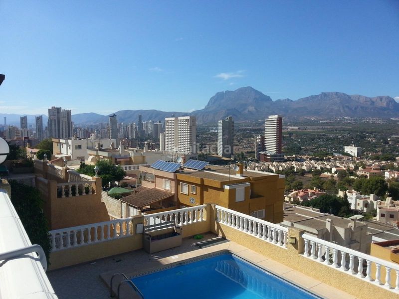 Foto 5025c8dd-c72d-4269-9cc7-5df70e43f09f. Casa adossada amb aparcament piscina a Sierra Helada Benidorm