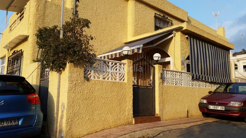 Foto b19d7840-0274-45f7-b15e-fa10f5ef1435. Casa adossada amb aparcament piscina a Sierra Helada Benidorm