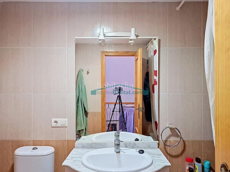 Foto b92320f2-dd78-48c9-a5c6-49fa68b33780. Casa adossada amb aparcament piscina a Poblets (els)