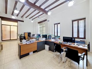 Casa a El Grau. Amplio inmueble de 262 m2 con gran potencial residencial junto a
