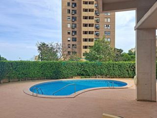 Flat in Playa Poniente. Vivienda en planta alta con vistas abiertas al mediterráneo, en
