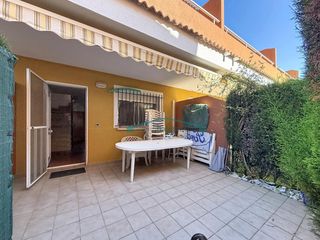 Reihenhaus in Poblets (els). Adosado en venta en dénia  vida junto al mar con todas las comod