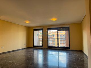 Affitto Appartamento  Avenida francia. Exclusiva vivienda de 157 m2 con garaje doble en penya roja
