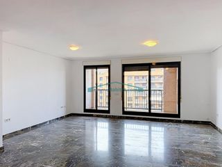 Location Appartement  Avenida francia. Exclusiva vivienda de 157 m2 con garaje doble en penya roja